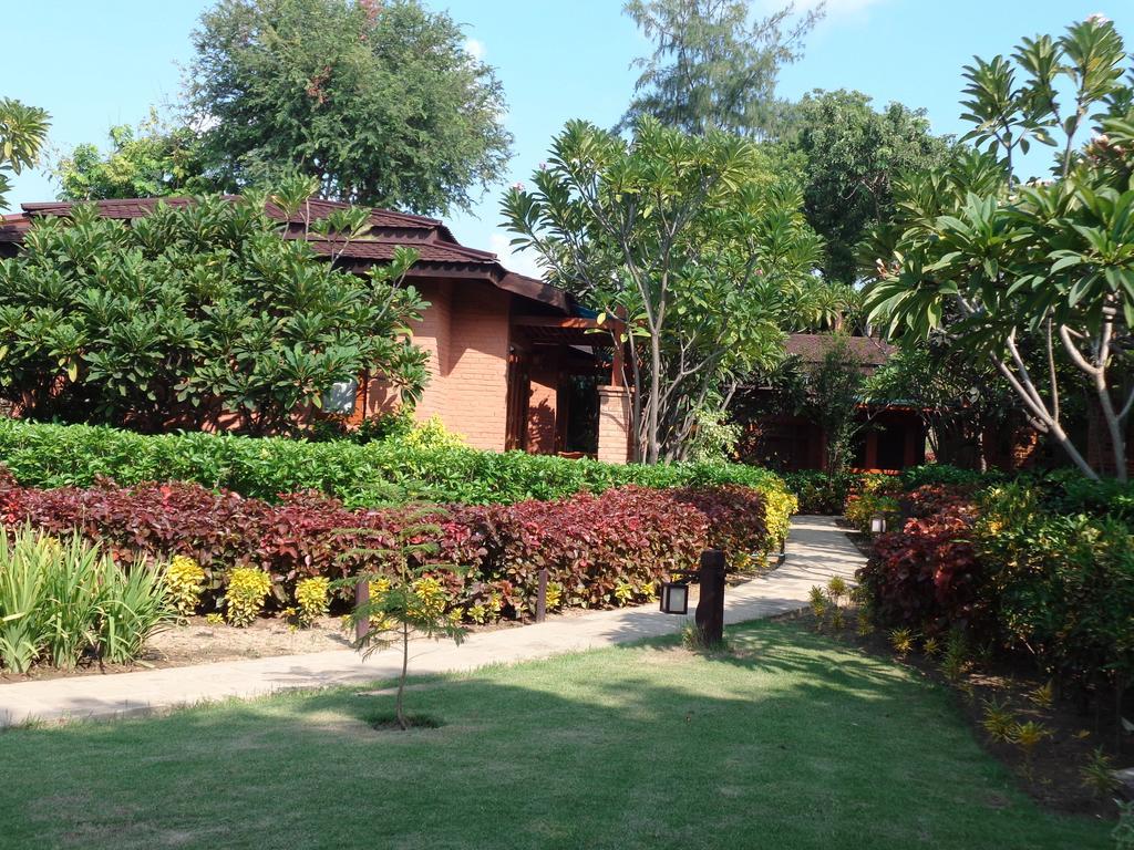 Aye Yar River View Resort Bagan Exterior foto